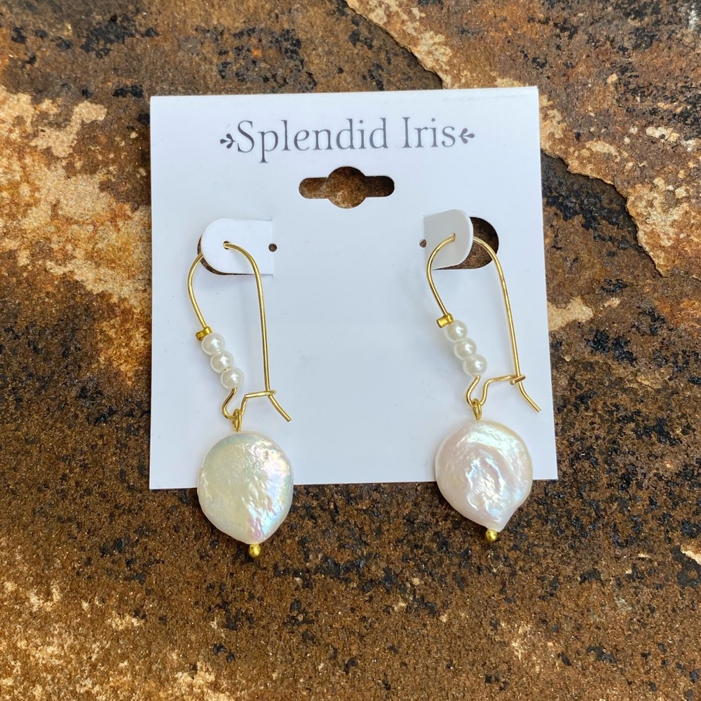NEW Splendid Iris Pearl Earrings